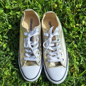 Kids used converse size 5